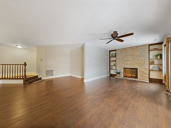 5th image of 1717 Lakecliffe Dr APT A