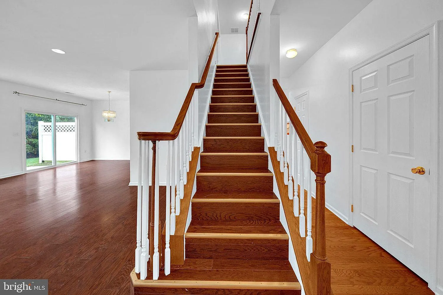 3 bed, 2.5 bath, 1960 sqft, $3,300 — Photo 3
