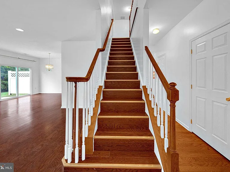 21 Blake Dr — Photo 3