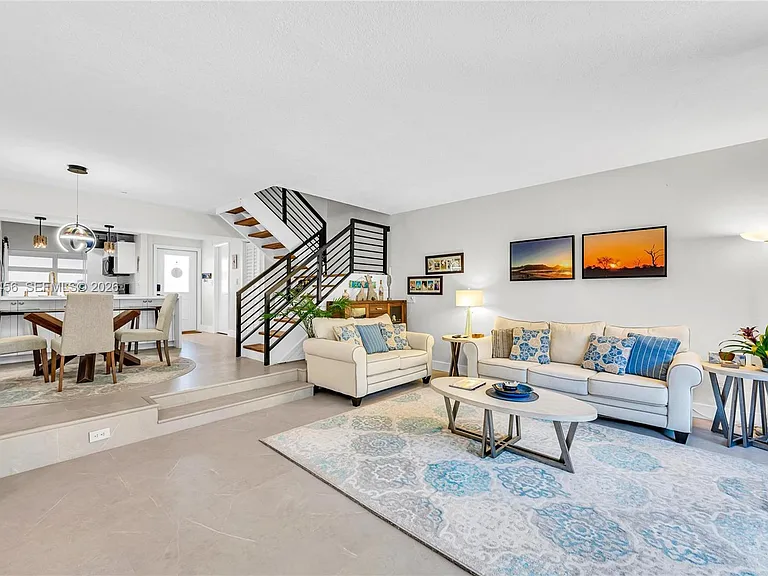 7019 SW 53rd Ln — Photo 1