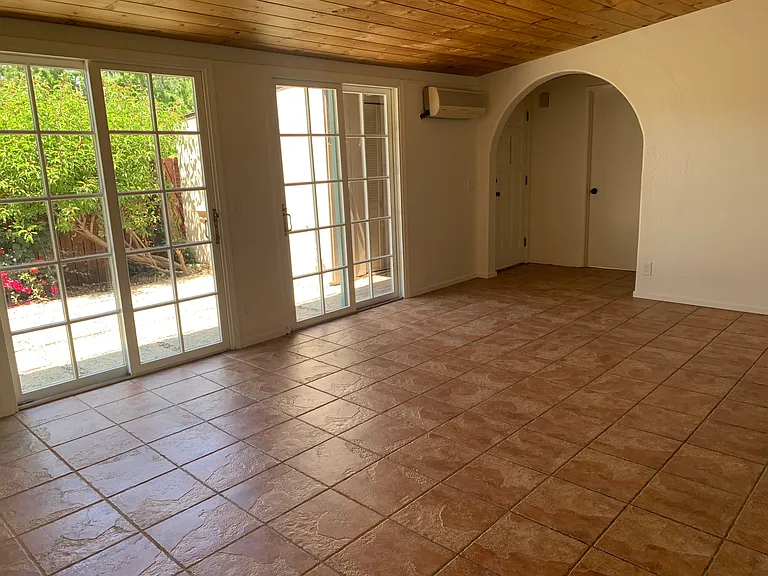 2542 Crescent Ave — Photo 8
