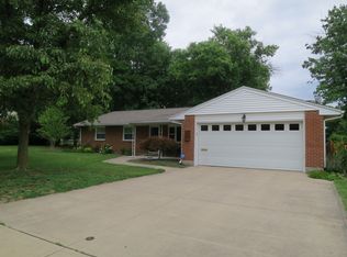 955 Meadow Ln, Xenia, OH 45385