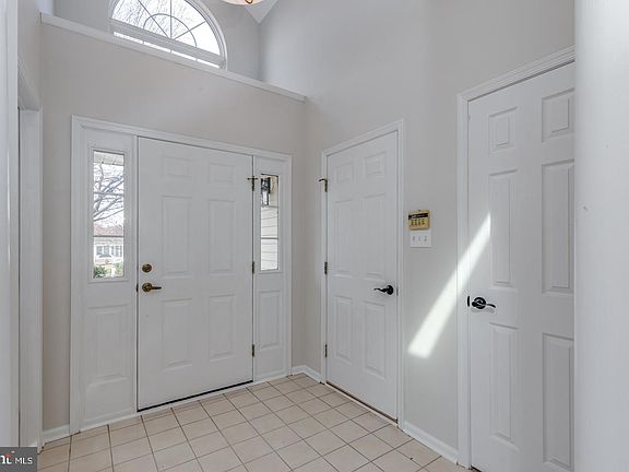 5th image of 132 Peppergrass Dr S