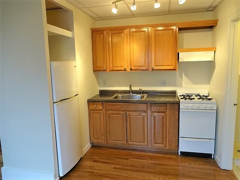 77 Danforth St #5 — Photo 3