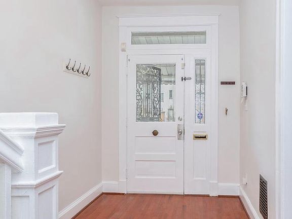 3rd image of 222 R St NE