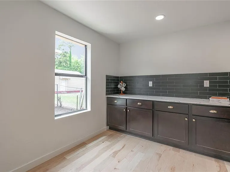 2213 NE 18th St — Photo 13