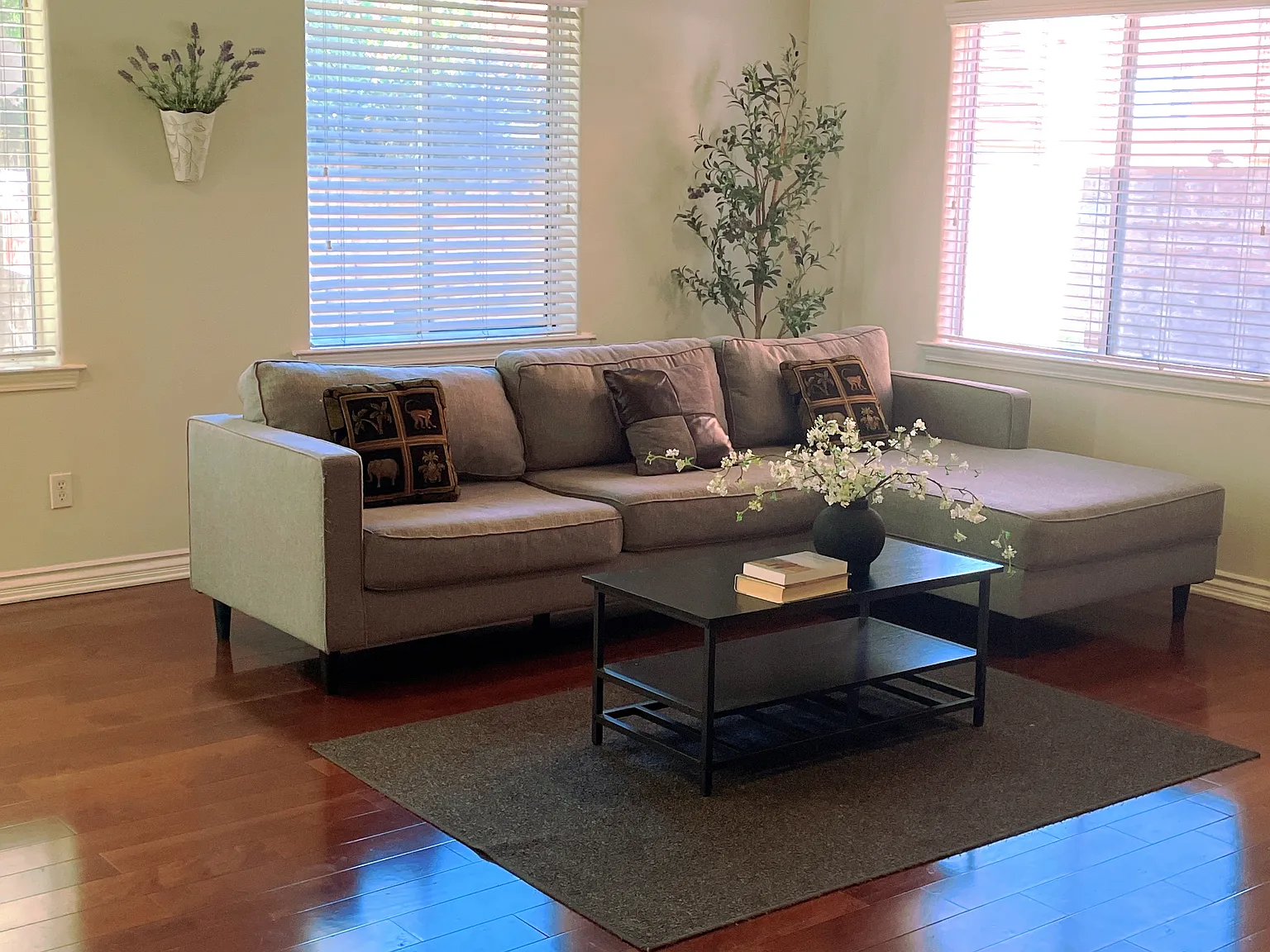 1018 La Cadena Ave — Photo 2