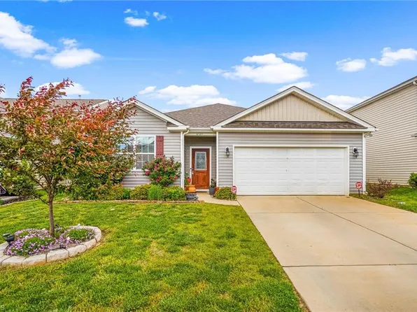 6725 Championship Dr, Whitsett, NC 27377