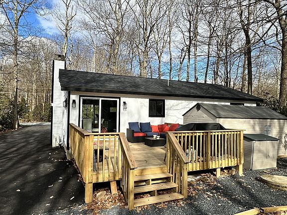 5th image of 111 Dorchester Dr