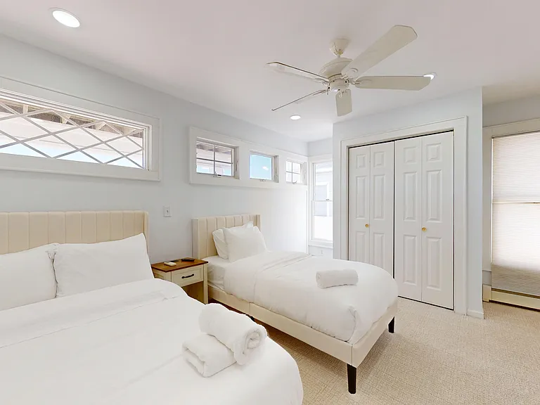 750 Dune Rd — Photo 32