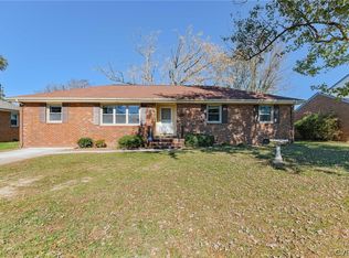 1108 Duke Of Gloucester St, Colonial Heights, VA 23834