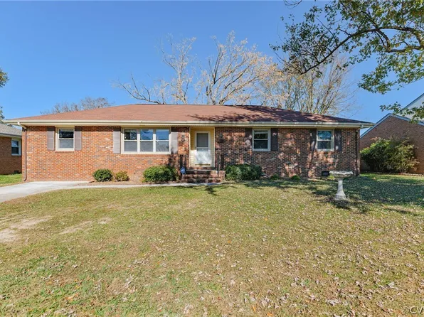 1108 Duke Of Gloucester St, Colonial Heights, VA 23834