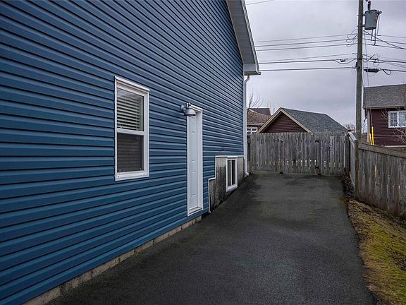 3rd image of 20 Woodpath Road