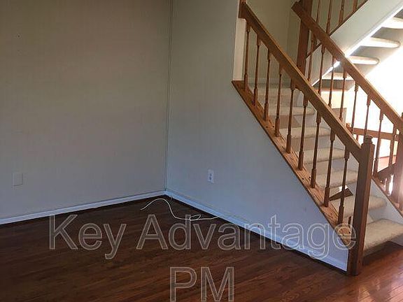 3rd image of 1932 Heatherbrook Ct