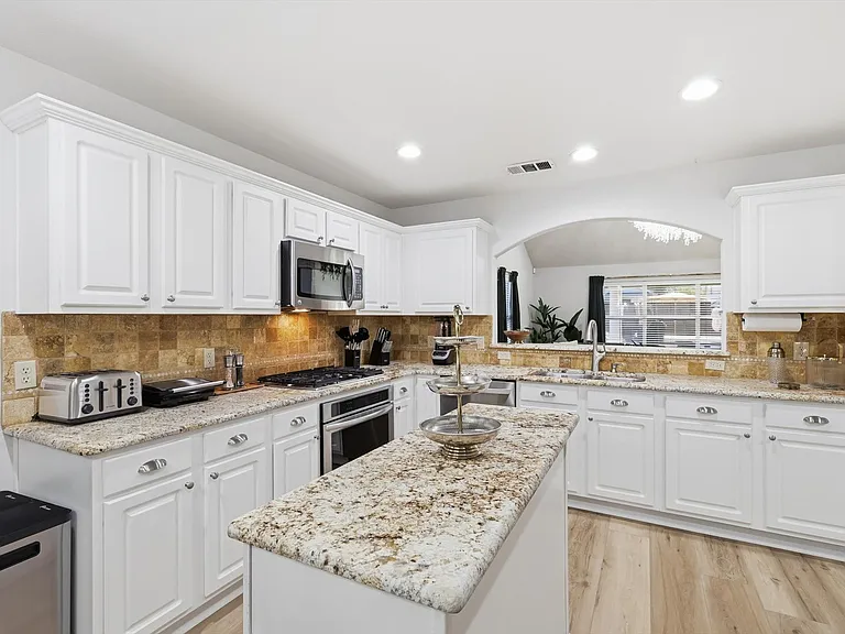 2831 Rosewood Blvd — Photo 9