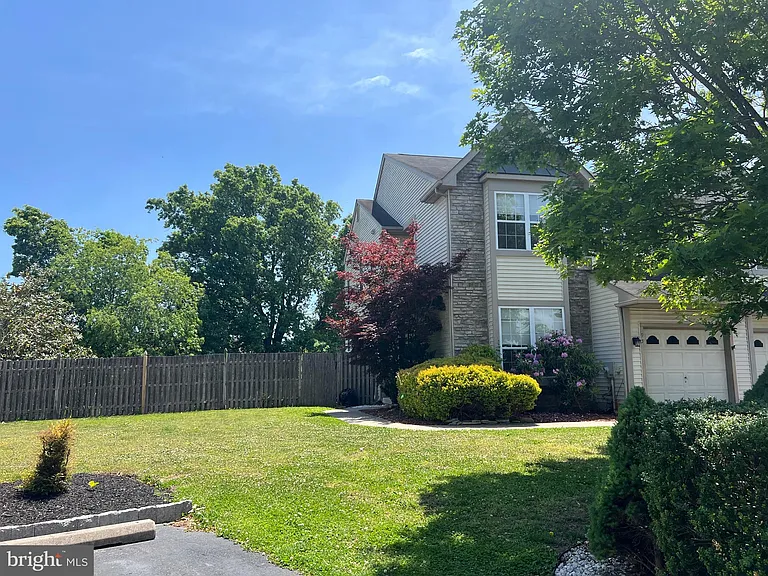 95 Roosevelt Blvd — Photo 1