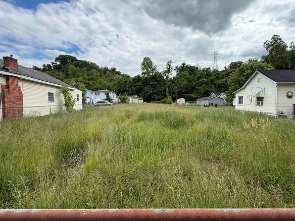 1822 Sycamore St, Kenova, WV 25530