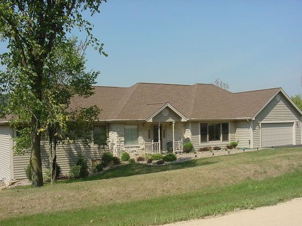 448 Territory Dr, Galena, IL 61036