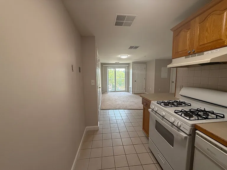 Pondsview Apartments — Photo 25