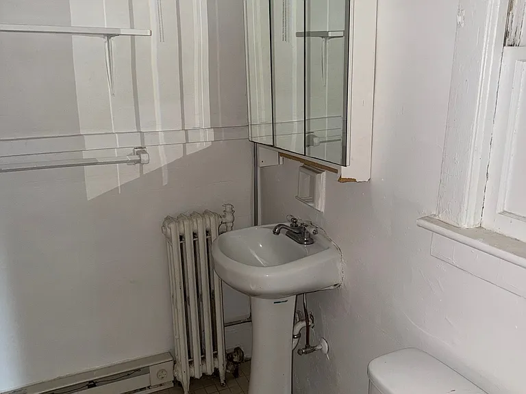 327 Main St — Photo 10