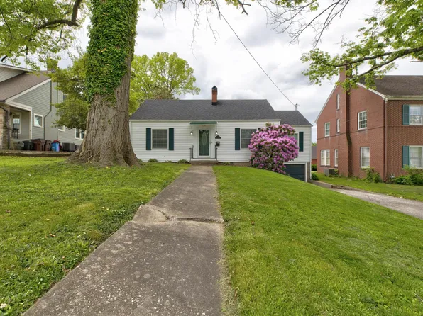 414 N Sycamore St, Mount Sterling, KY 40353