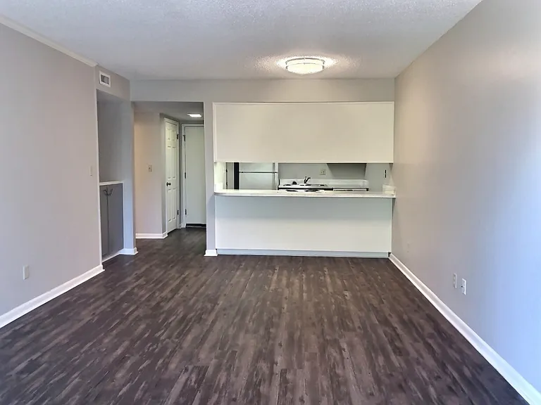 Carriage Hills Apartments — Photo 9