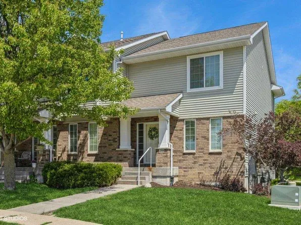 208 Broadmoor Ln, Iowa City, IA 52245