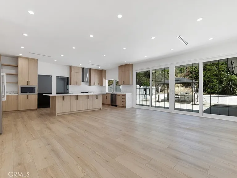 4316 Topanga Canyon Blvd — Photo 8