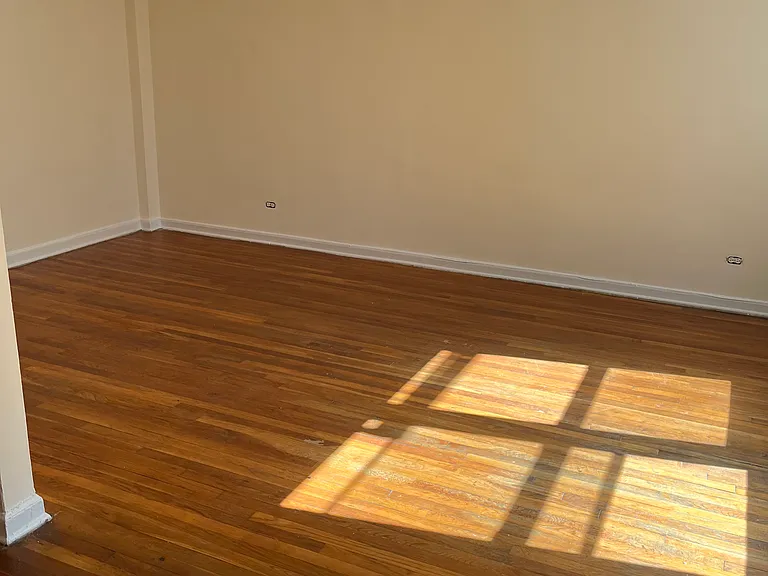 14209 Barclay Ave #4B — Photo 3