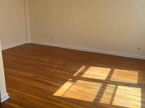 14219 Barclay Ave #5, Flushing, NY 11355