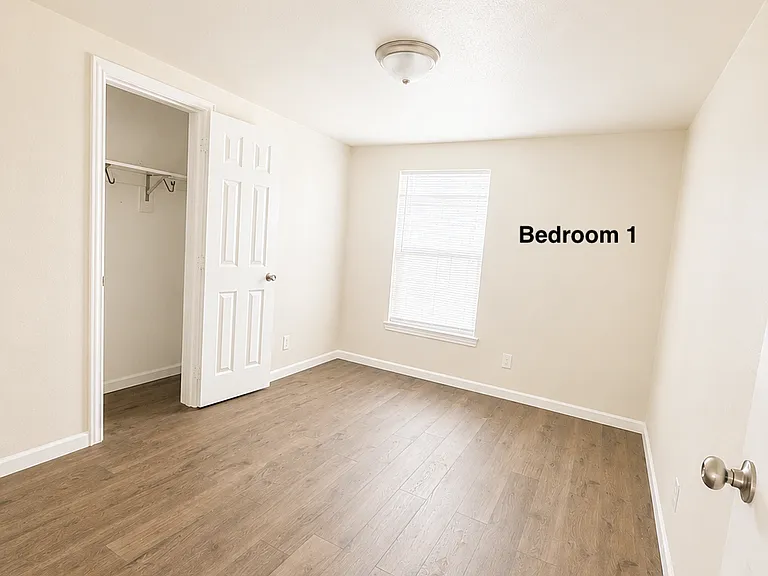 824 Karnes St #C — Photo 4