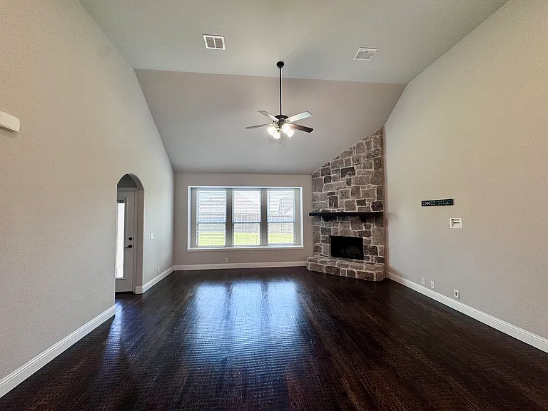 2113 Burke Dr — Photo 4