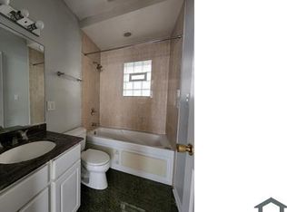 7020 S Cregier Ave APT 202W, Chicago, IL 60649