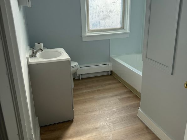 212 W 27th St