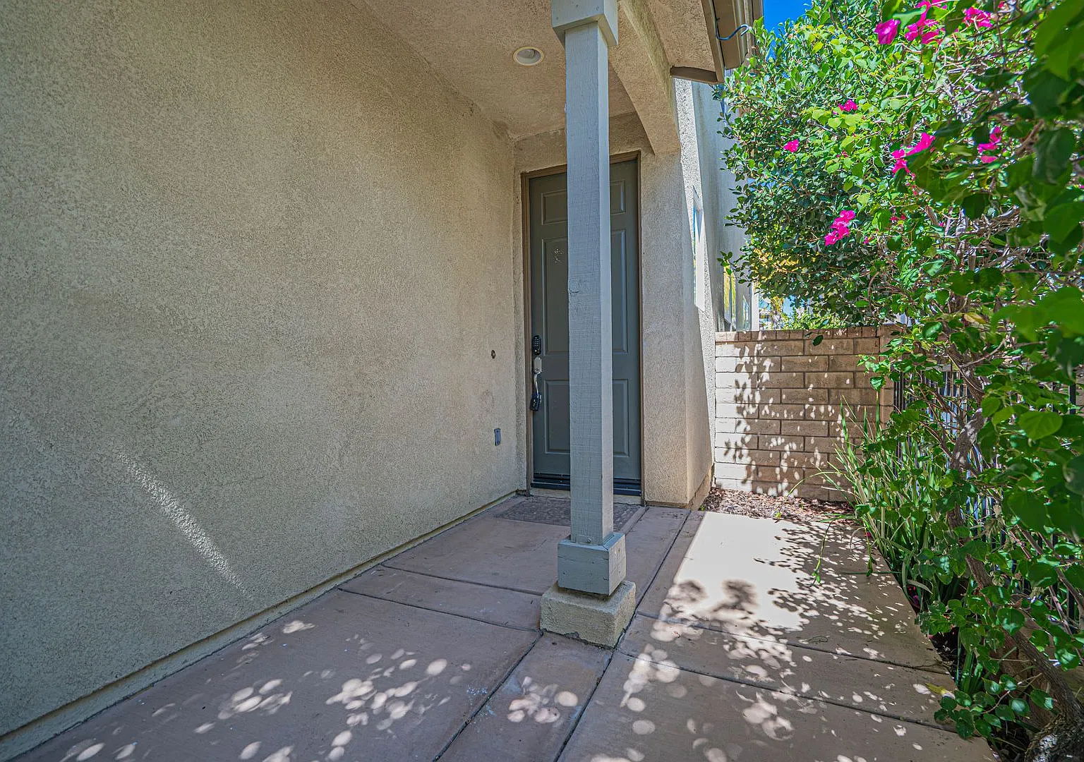 Tesoro Del Valle 3 Bedroom Home in Valencia! — Photo 2