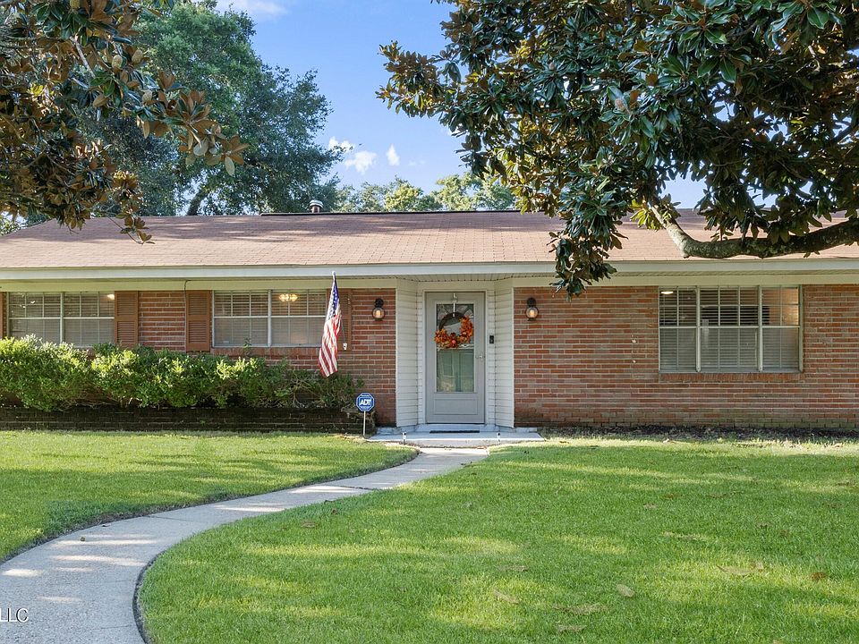 1st image of 2600 Demaret Dr