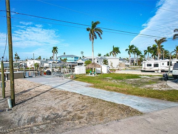 4th image of 3884 Areca Dr