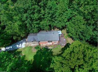 1104 Royal Oak Dr, Chagrin Falls, OH 44022