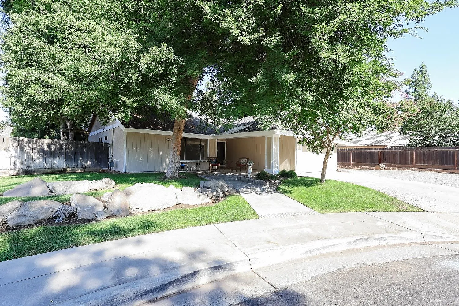 304 Ezie Ave photo 1