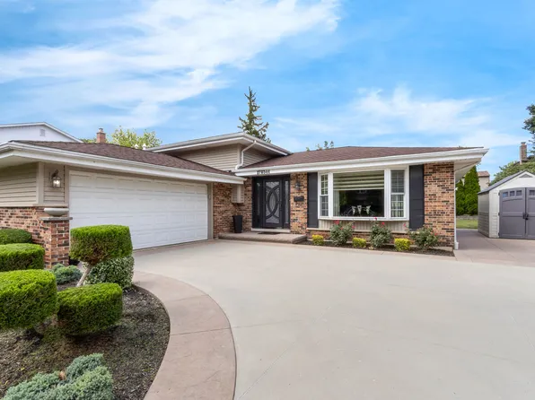 17W544 Sutton Pl, Darien, IL 60561