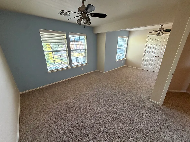 2453 Ravenhurst Dr — Photo 20