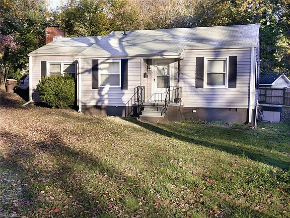 2nd image of 2620 Shady Lawn Dr