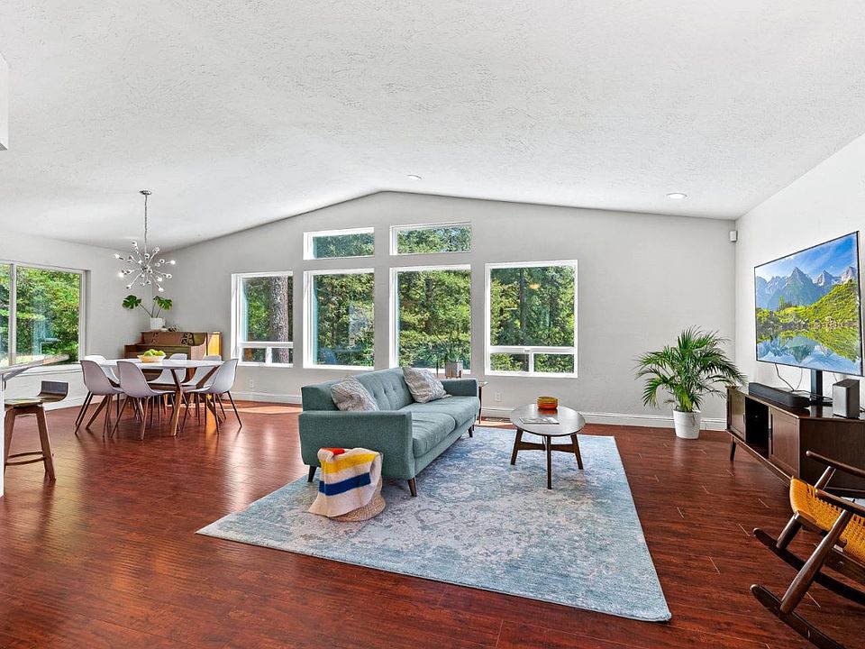 1st image of 114 Sawyer Cir