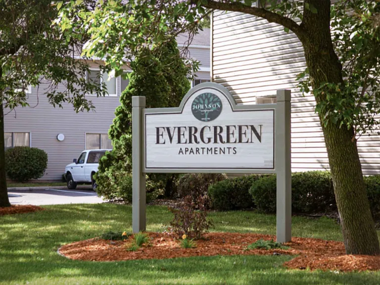 Evergreen Apartments — Photo 1