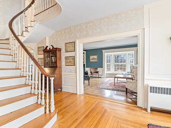 3rd image of 8 Washington St