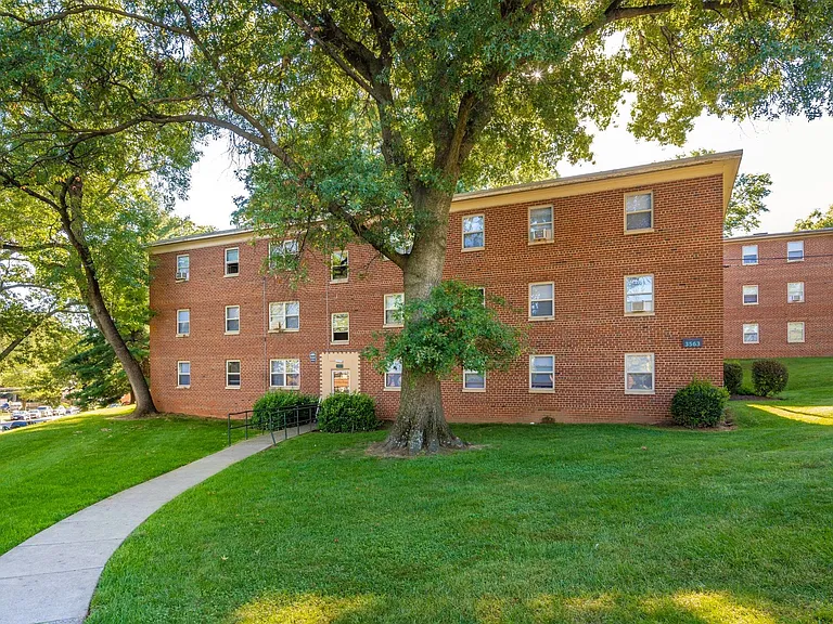 Emerald Apartments — Photo 19