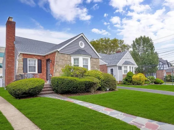 105 Olive Drive, Lynbrook, NY 11563