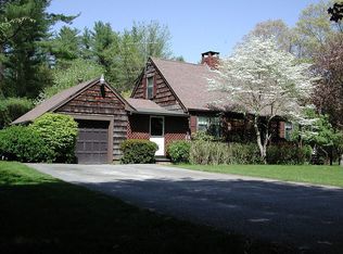 87 Plymouth St, Halifax, MA 02338