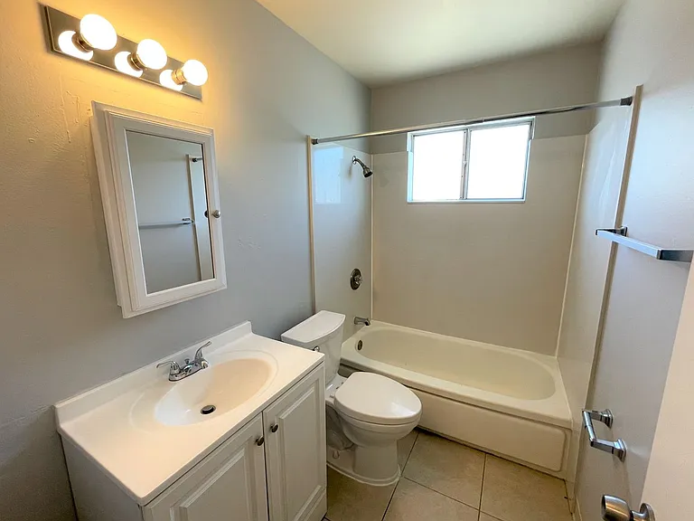 Lincoln Courtyards at 531 Glendora Avenue — Photo 36