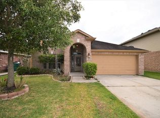 209 Midtown Park Dr, Alvin, TX 77511